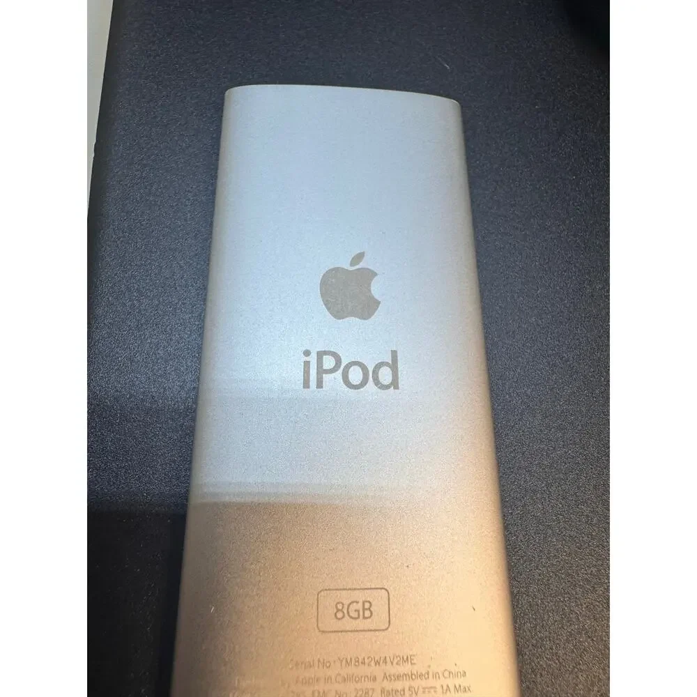 Apple iPod Nano 8GB model A1285 - works perfect